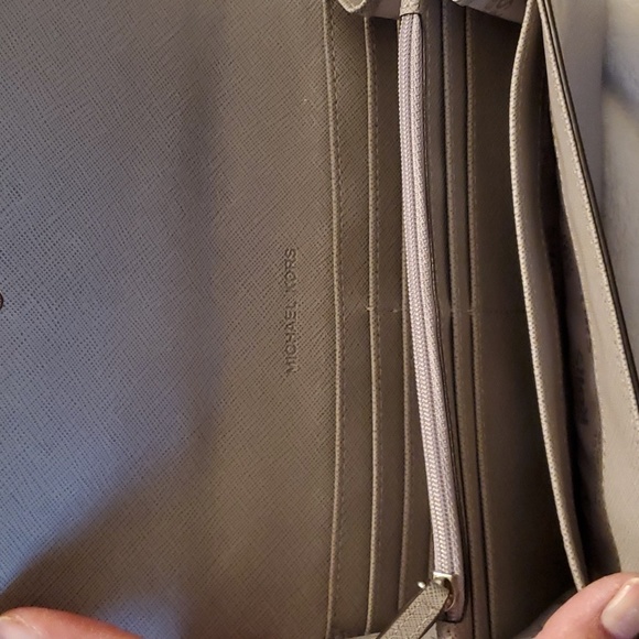 Michael Kors wallet - Picture 3 of 4